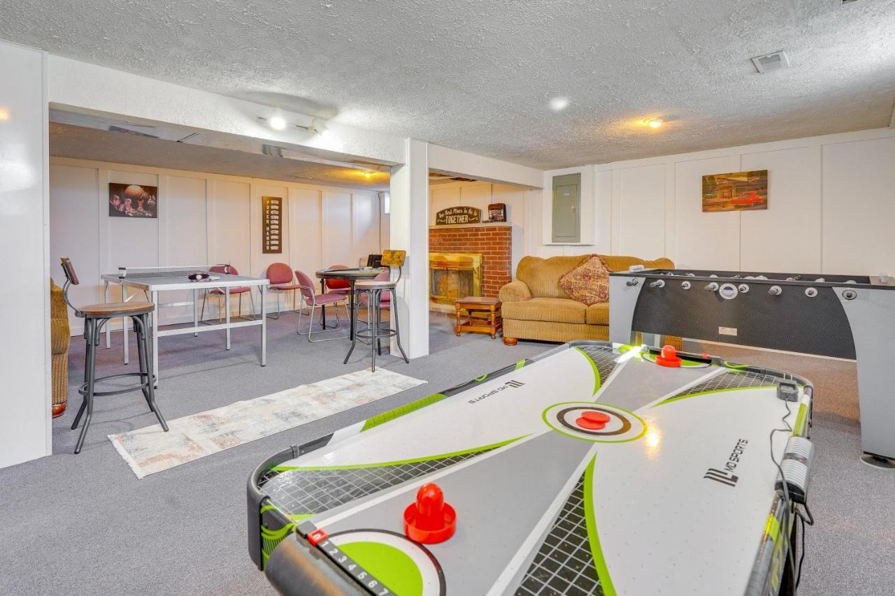 Hocking Hills Hideaway With Hot Tub And Fire Pit! Villa โลแกน ภายนอก รูปภาพ