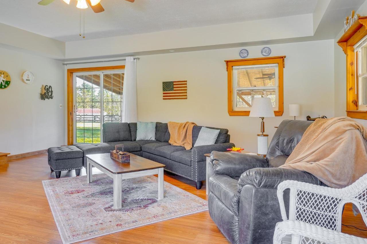 Hocking Hills Hideaway With Hot Tub And Fire Pit! Villa โลแกน ภายนอก รูปภาพ