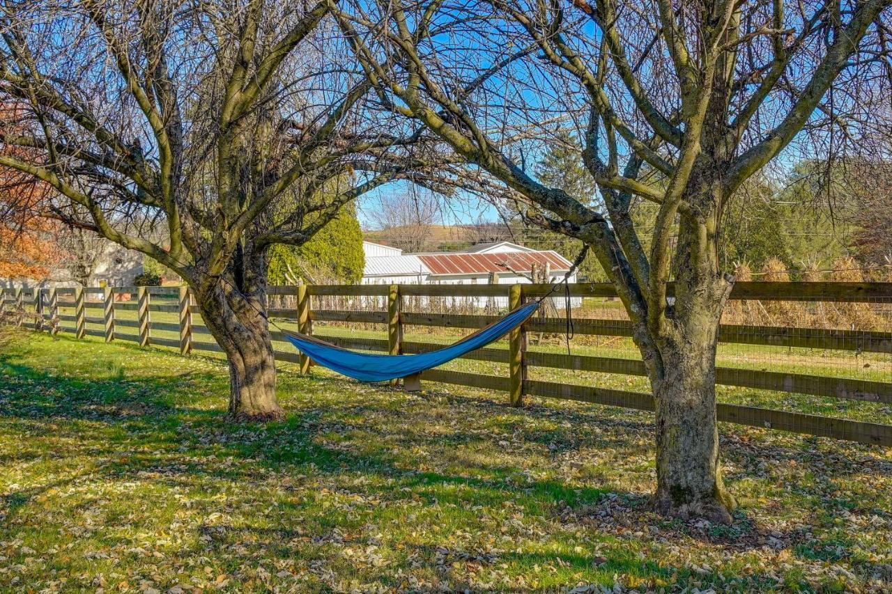 Hocking Hills Hideaway With Hot Tub And Fire Pit! Villa โลแกน ภายนอก รูปภาพ